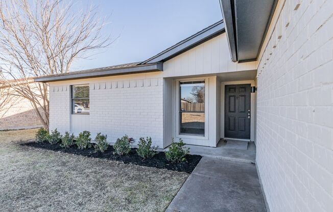 LIGHT and BRIGHT REMODELED 3/2/2 in Eagle Mountain-Saginaw ISD