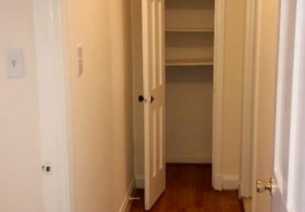 1 bed, 1 bath, 700 sqft, $1,400, Unit D4