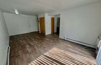 2 beds, 1 bath, $1,295, Unit 10