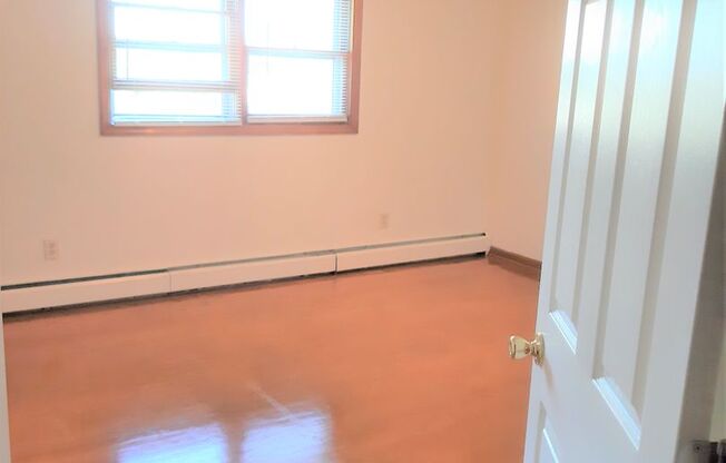 2 beds, 1.5 baths, 900 sqft, $1,440, Unit F-9