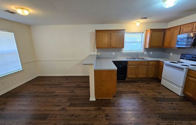 Bryan - 3 bedroom / 2 bath / duplex / fenced in yard / West Bryan