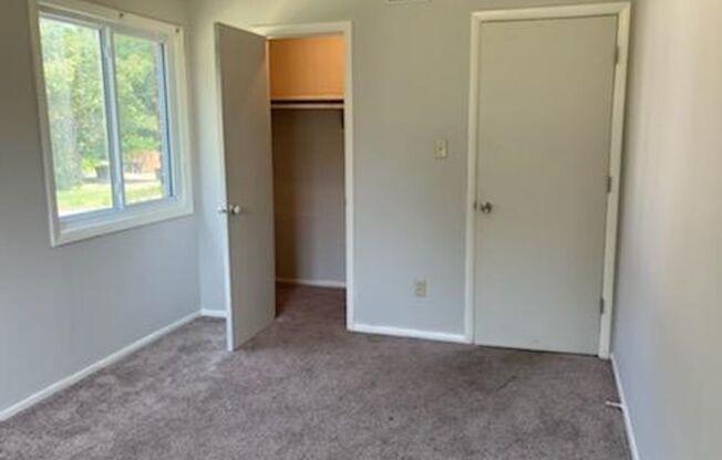 1 bed, 1 bath, $525, Unit Apt 5 - middle floor