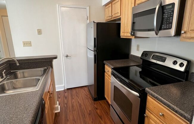 1 bed, 1 bath, 779 sqft, $1,600, Unit 902 #2E