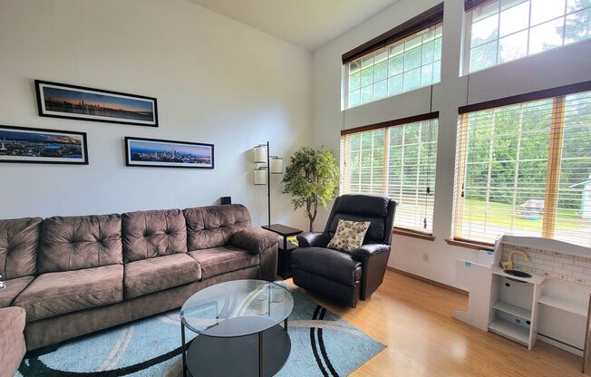 Sunny and bright 3 bed on a large fully fenced corner lot!