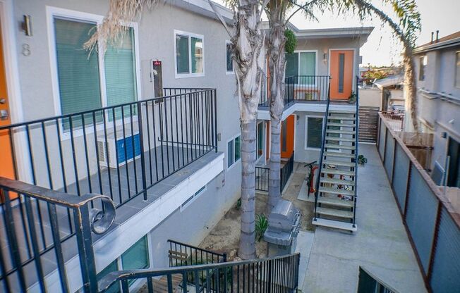 4474 Winona Ave