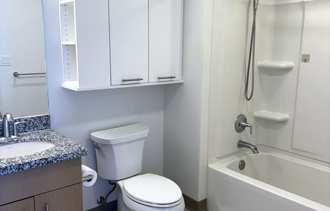 3 beds, 2 baths, $4,500, Unit # 3909