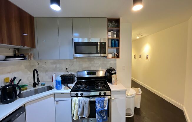 3 beds, 2 baths, 736 sqft, $2,895, Unit 2