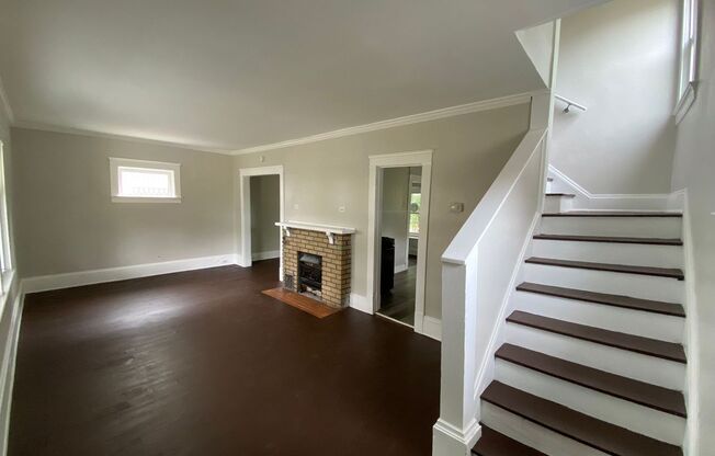 Charming 3-Bedroom Home – 12100 Parkhill Ave