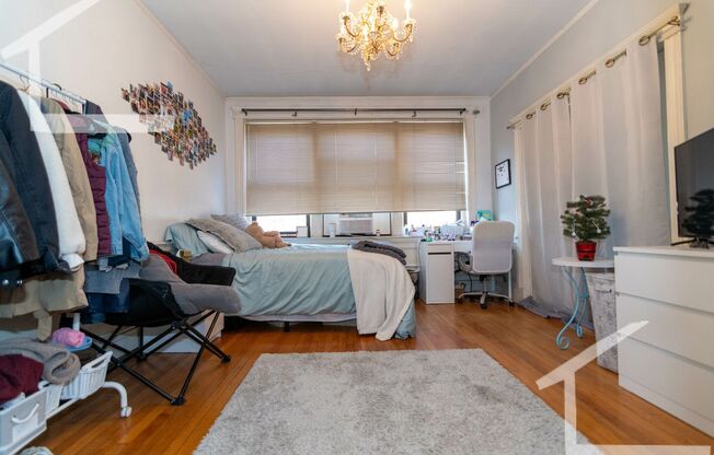 Massive Student Big Bed Near BU Campus w Ht & HW Included!