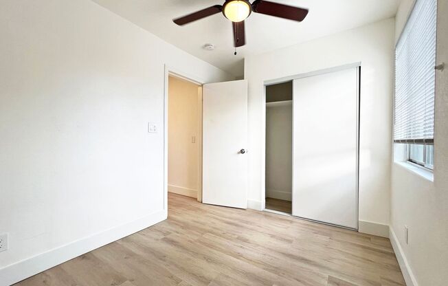 LB1346 Walnut