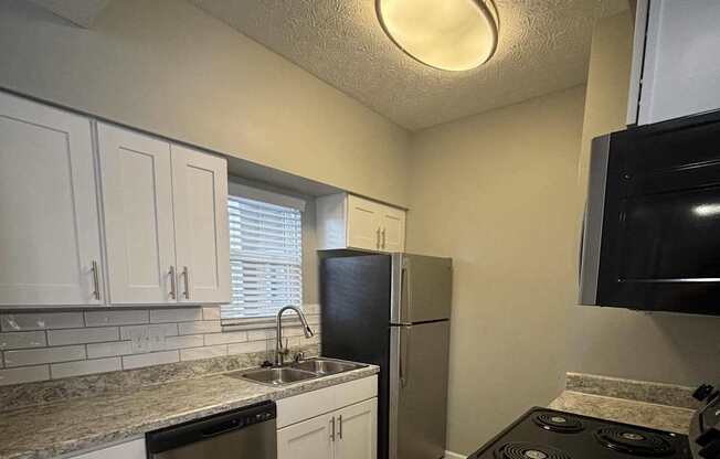 Fenwick Place Apartments in Louisville, KY 40220 - kitchen 1