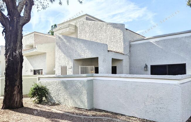 ***MOVE IN SPECIAL***3 BEDROOM 3 BATH END UNIT TOWNHOME IN GATED QUESTA VIDA