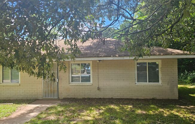 No Steps - 2/1 Duplex Near Hank Aaron Dr - Housing Vouchers Accepted