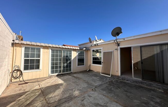 3 beds, 2 baths, $3,450