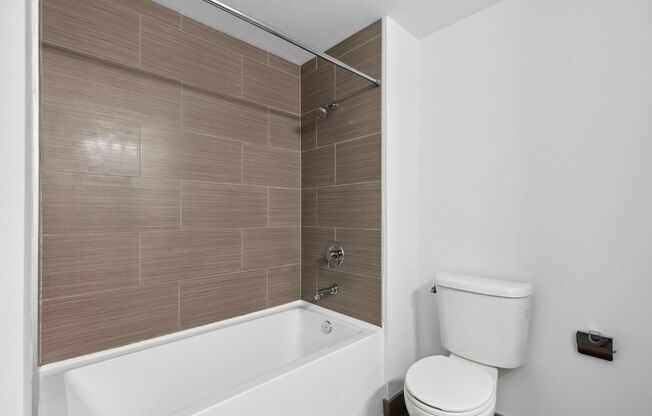 Studio, 1 bath, 380 sqft, $1,695, Unit 215