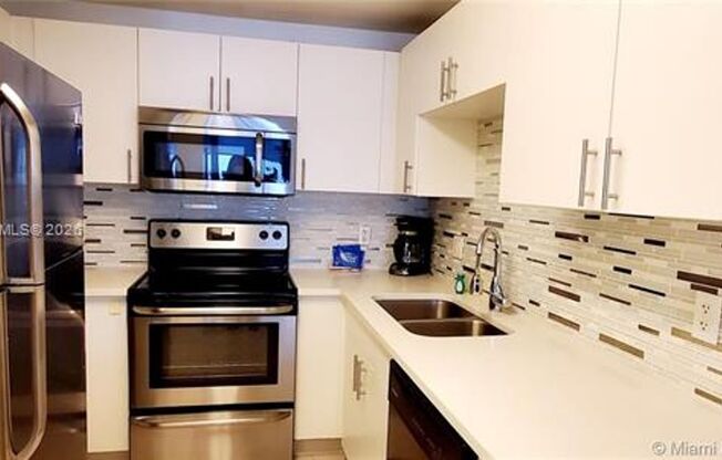 2 beds, 2 baths, $3,600, Unit # 1203