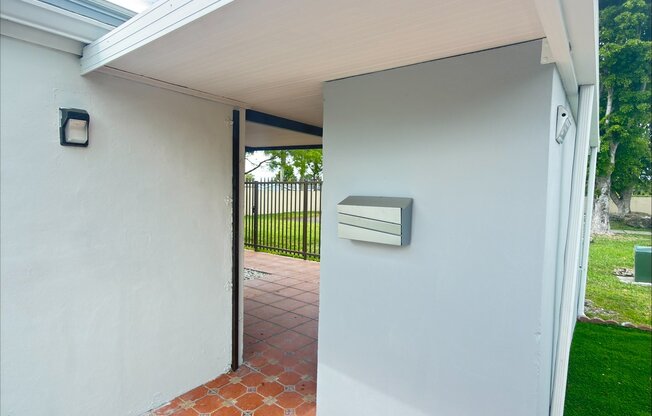 2560 SW 122 CT