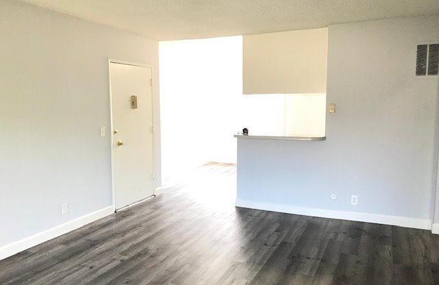 2 beds, 1 bath, 955 sqft, $2,095, Unit 8553