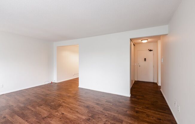 1 bed, 1 bath, 740 sqft, $1,025, Unit 305
