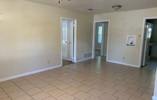 2 beds, 1 bath, $725, Unit 1608 Duncan Ave