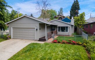 Charming 3 Bed and 1.5 Bath with Garage Walking Distance to Cathedral Park and Willamette River