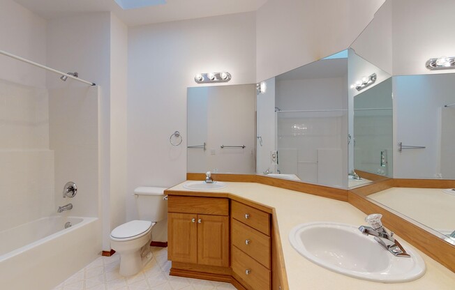 3 beds, 2.5 baths, $3,400