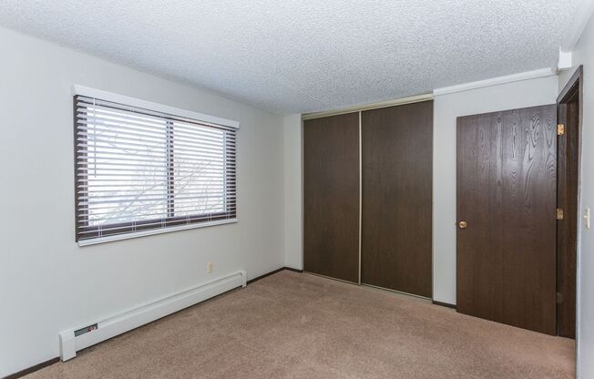 2 beds, 1 bath, 840 sqft, $1,395, Unit 136