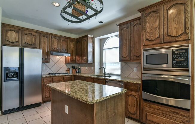 Large Mansfield High Home Centrally Located