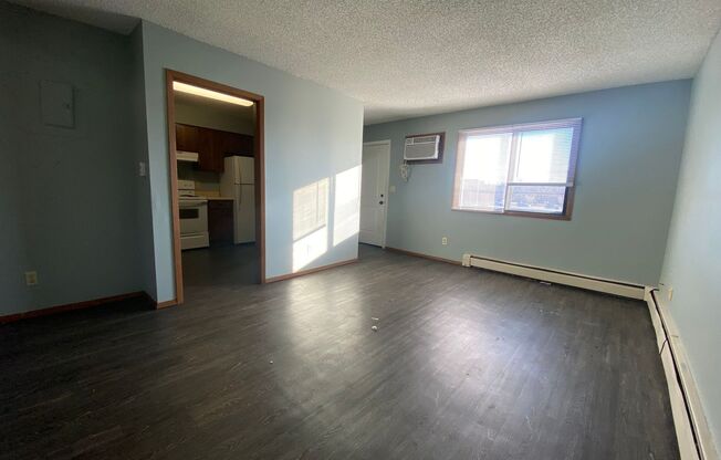 2 beds, 1 bath, $1,000, Unit #06