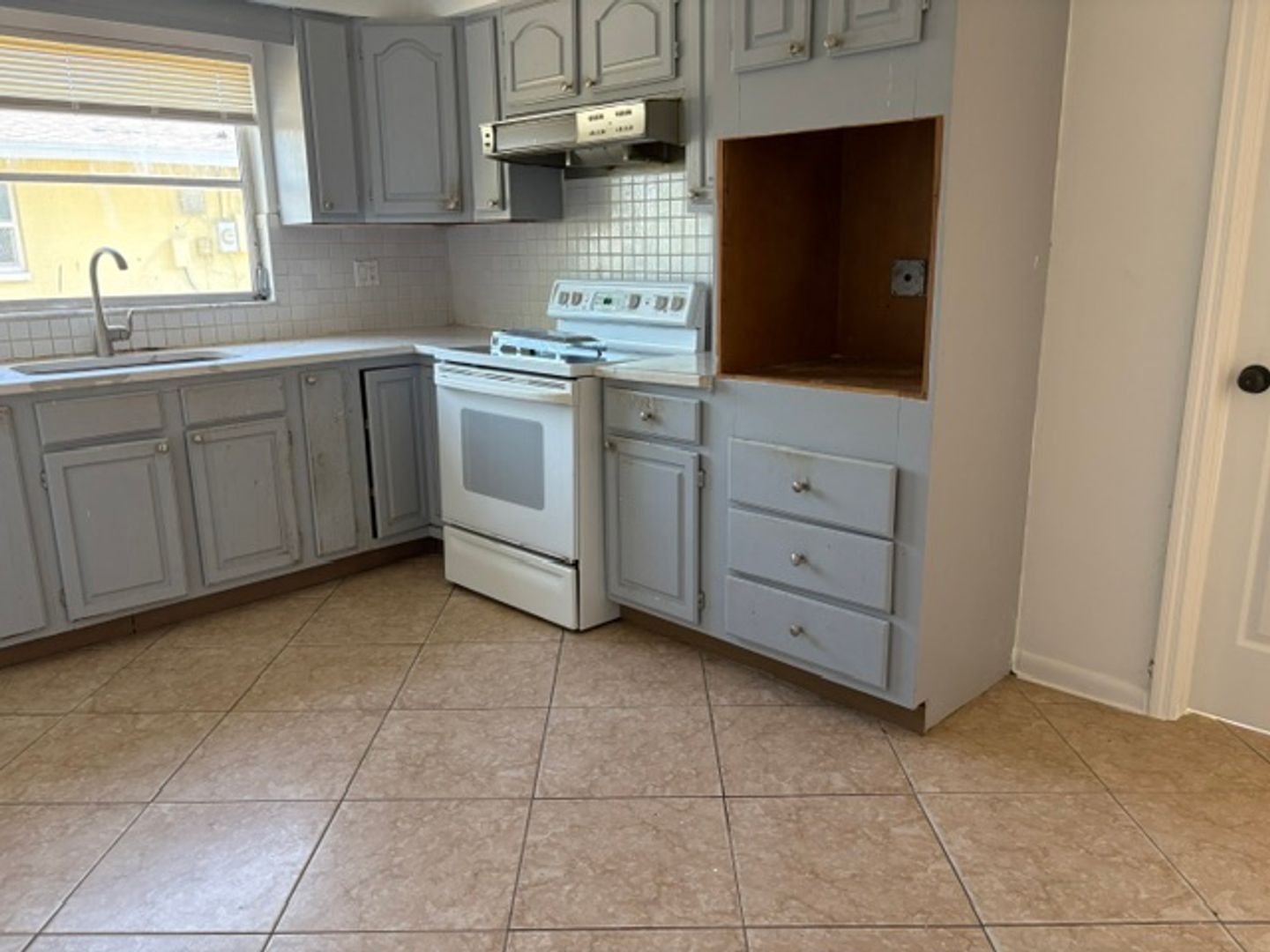Charming 2-Bedroom Ranch in Cape Coral’s Bimini Basin Neighborhood