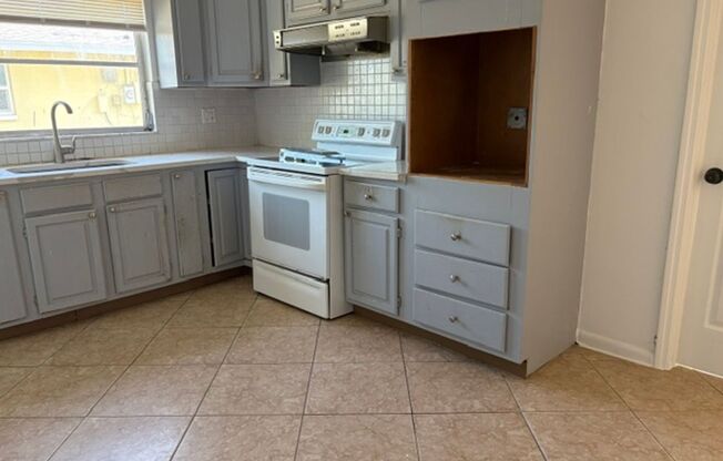 Charming 2-Bedroom Ranch in Cape Coral’s Bimini Basin Neighborhood ***2 WEEKS FREE***
