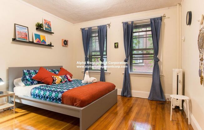 Furnished Dorm-Style Housing In Coolidge Corner.  ALL UTILS INCLUDED.  Bi-Weekly Pro Cleaning