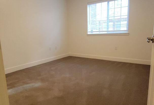 2 beds, 1 bath, 954 sqft, $1,290, Unit E102