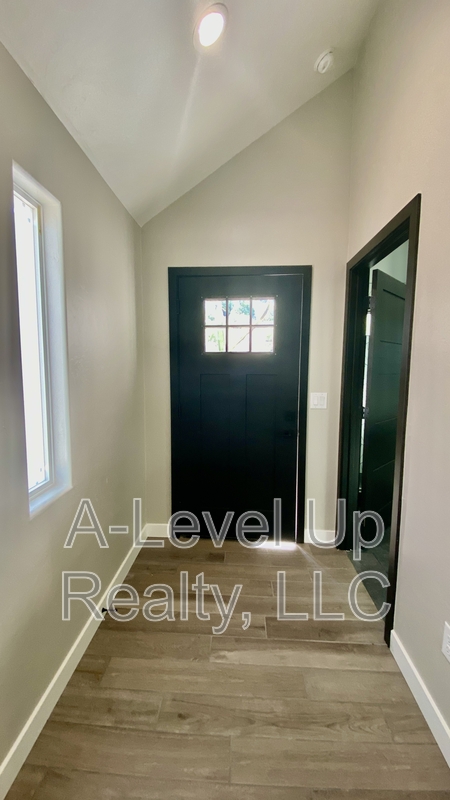 115 S SILVERBELL RD