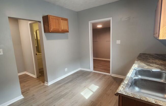 2 beds, 1 bath, $925, Unit # 1