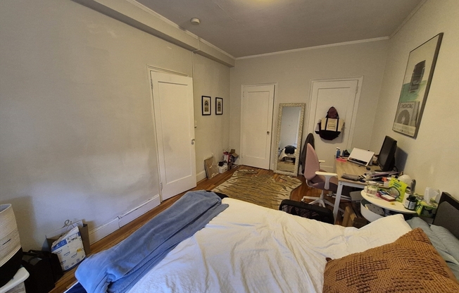 2 beds, 1 bath, 916 sqft, $4,000, Unit 27