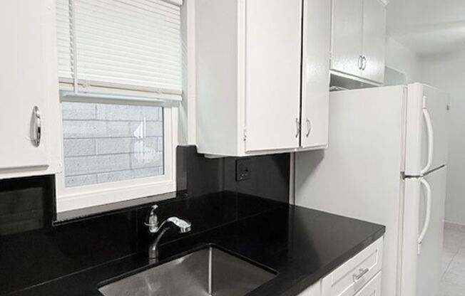 1 bed, 1 bath, $1,995, Unit 05