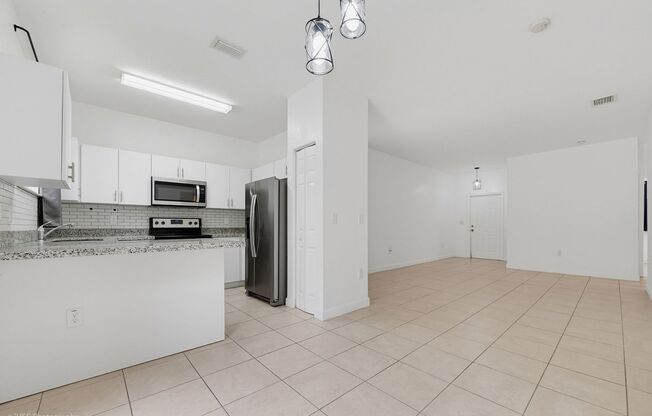 Modern 3 BR / 2 BA Condo in Gated Caribbean Isles – Available Now!