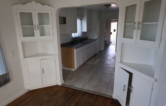 3 beds, 1 bath, $1,450, Unit #A