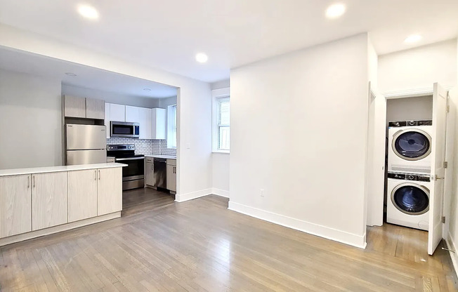 Great location! Fenway apartment with in-unit washer/dryer near B, C, D and E Lines, Orange Line and Commuter Rail stations!
