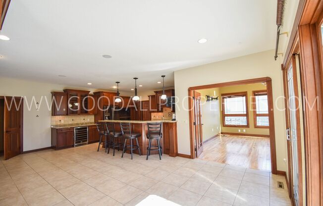 Executive 5 Bedroom Home With Pool in Ankeny