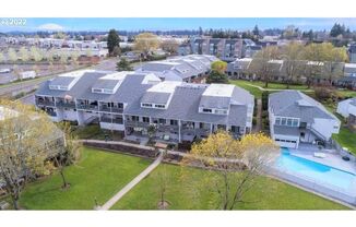 Charming & Cozy Condo