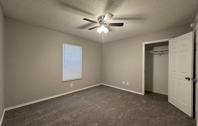 3 beds, 1 bath, 820 sqft, $1,398, Unit 1341w