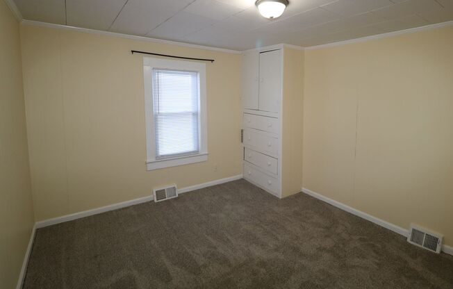 3 beds, 1 bath, $1,550