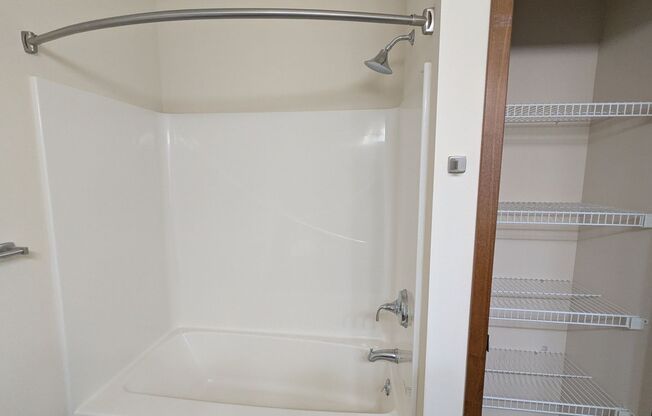1 bed, 1 bath, 625 sqft, $1,760, Unit 105