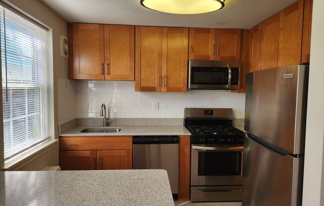 2 beds, 1 bath, 897 sqft, $2,335, Unit G-01