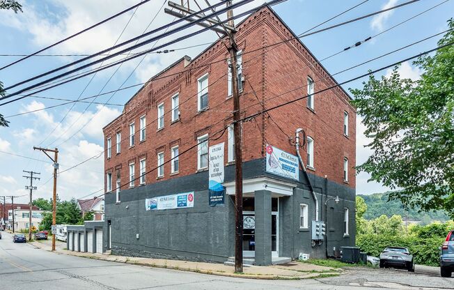 *** Large & Spacious Apartments in Wall, PA * Pet Friendly * Fully Renovated * Central A/C * Available Now ***