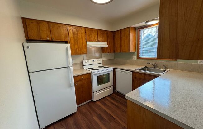 2 beds, 1 bath, 740 sqft, $1,525, Unit 10