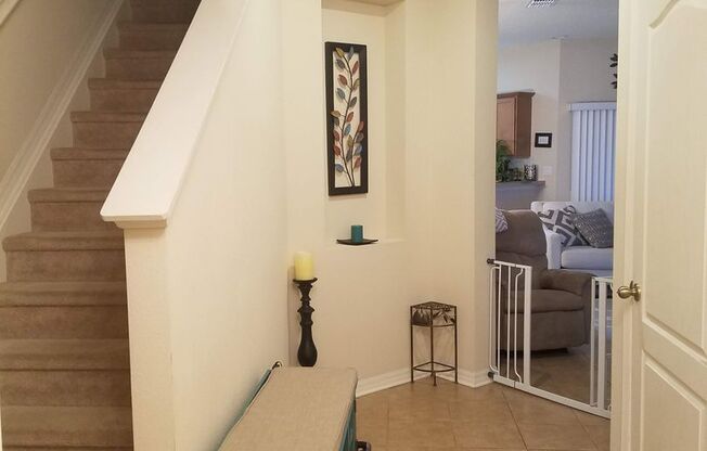 3/2 Townhouse Near University Parkway