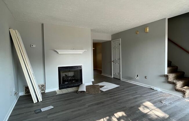 2 beds, 1.5 baths, 1,100 sqft, $825, Unit Apt A